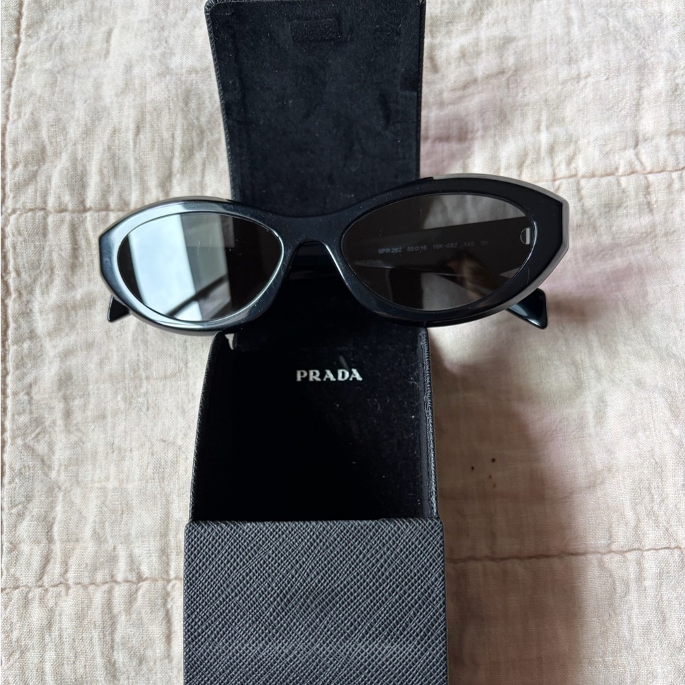 Prada Milano Sunglasses W/Case Black PR 26ZS 16K08Z Oval Cat Eye Made In Italy
